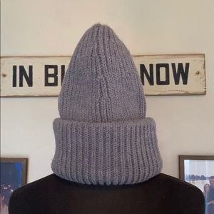 Grunge Chic Beanie in Grey